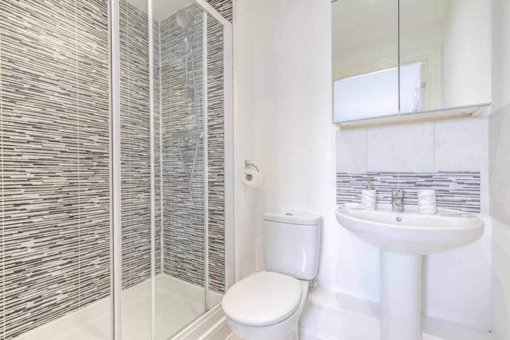 2 Bed & 2 Bath Cosy Apartment Slough- Free Parking 外观 照片