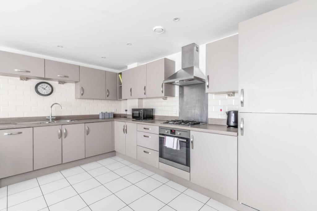 2 Bed & 2 Bath Cosy Apartment Slough- Free Parking 外观 照片