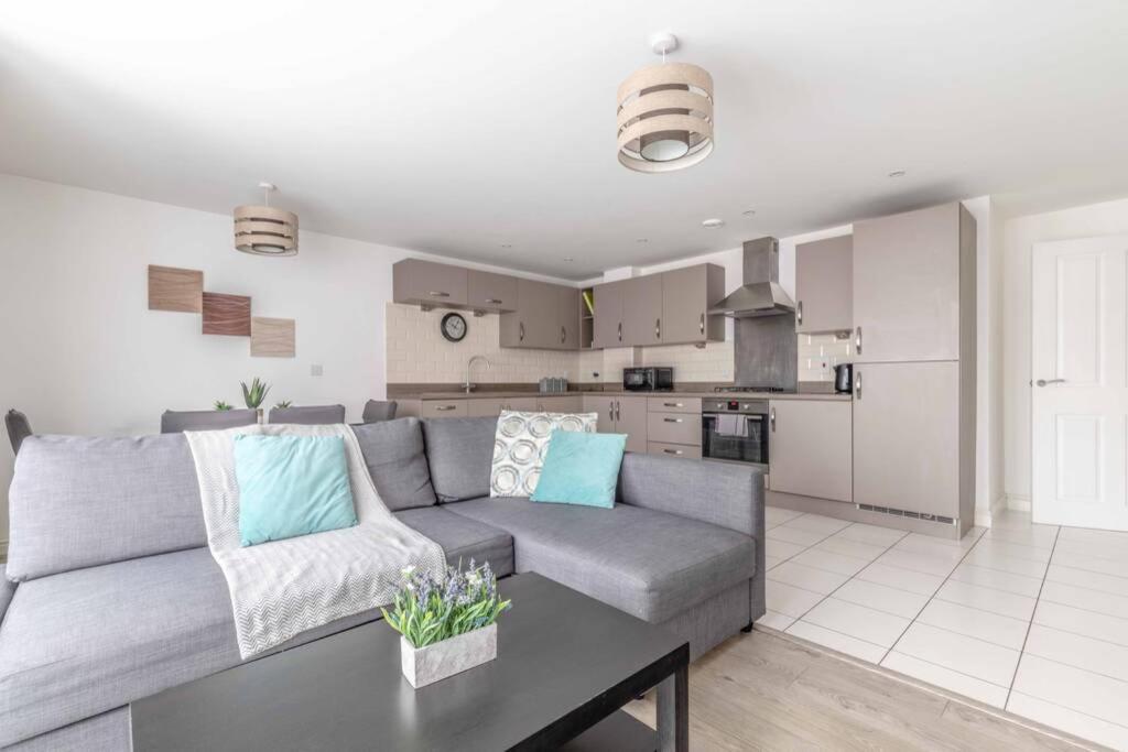 2 Bed & 2 Bath Cosy Apartment Slough- Free Parking 外观 照片