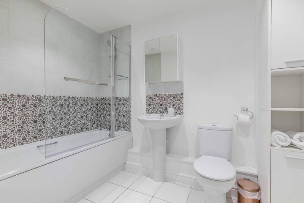 2 Bed & 2 Bath Cosy Apartment Slough- Free Parking 外观 照片